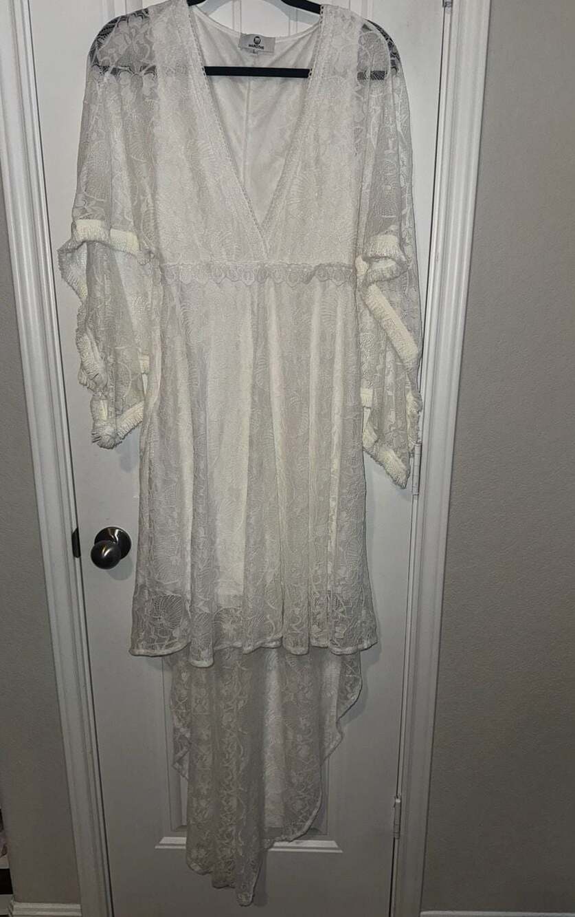 Maroths White Lace High-Low Boho cape Dress w
Fringe Sleeves whimsy romantic